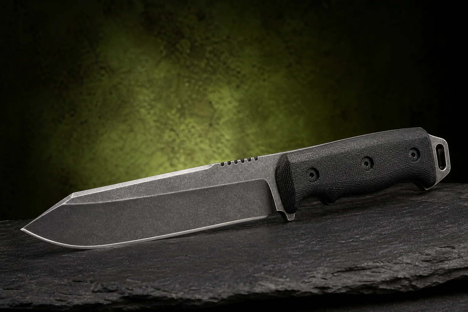 Couteau pleine lame robuste noir mat